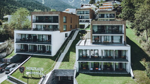 Hotel Nikolaus by AvenidA in Zell am See im Sommer